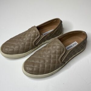 STEVE MADDEN Ecentreq Quilted Slip-on Comfort Shoe Tan size 9-1/2